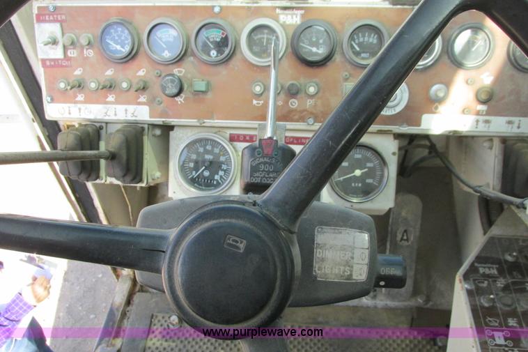 image for item G8357 P & H 122 Omega 100 series hydraulic crane