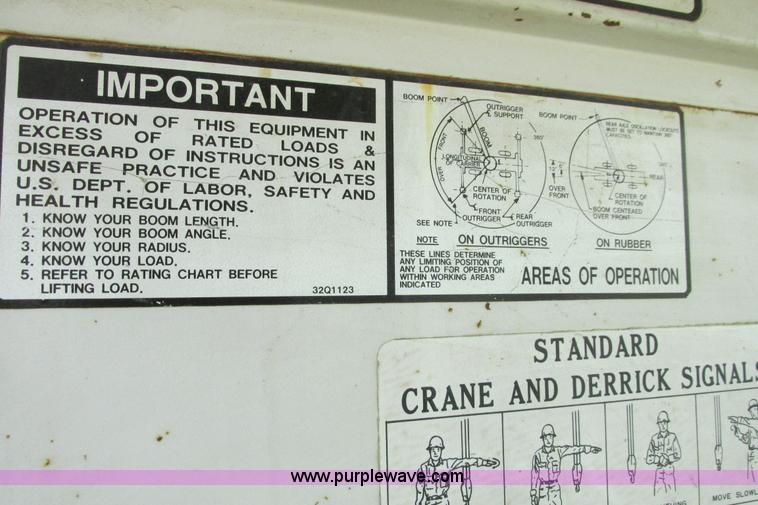 image for item G8357 P & H 122 Omega 100 series hydraulic crane