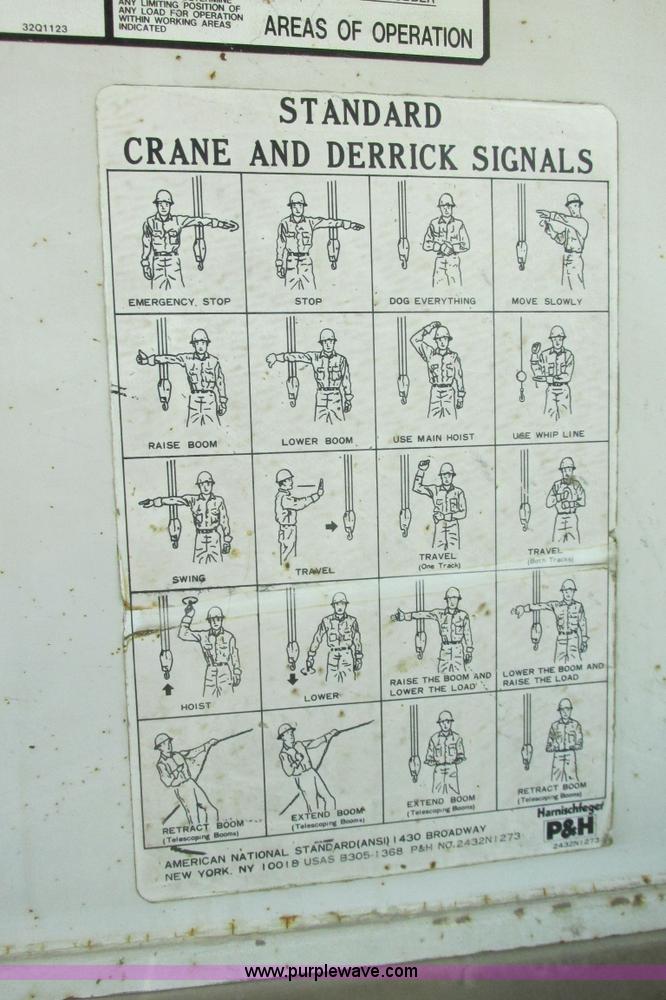 image for item G8357 P & H 122 Omega 100 series hydraulic crane