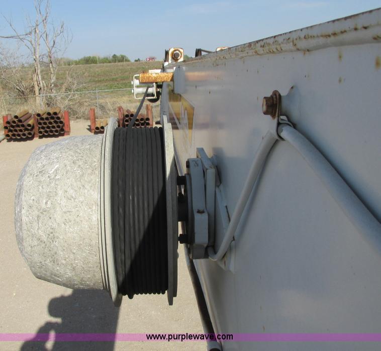 image for item G8357 P & H 122 Omega 100 series hydraulic crane