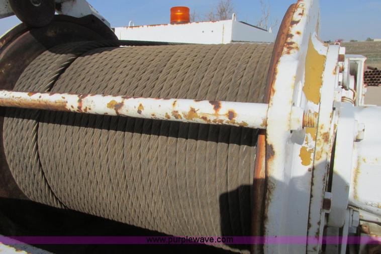 image for item G8357 P & H 122 Omega 100 series hydraulic crane