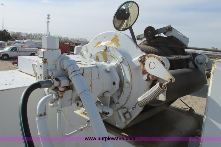 image for item G8357 P & H 122 Omega 100 series hydraulic crane