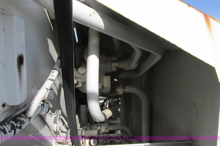 image for item G8357 P & H 122 Omega 100 series hydraulic crane