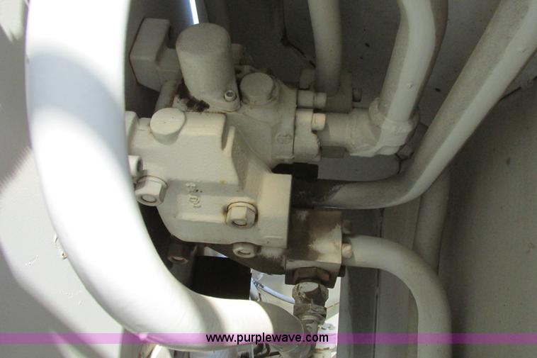 image for item G8357 P & H 122 Omega 100 series hydraulic crane