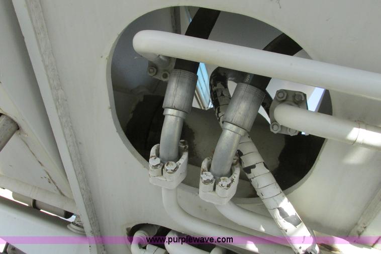 image for item G8357 P & H 122 Omega 100 series hydraulic crane