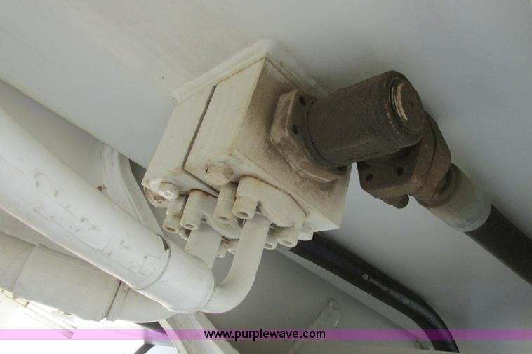 image for item G8357 P & H 122 Omega 100 series hydraulic crane