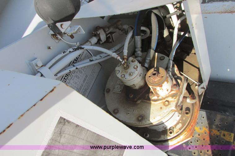 image for item G8357 P & H 122 Omega 100 series hydraulic crane