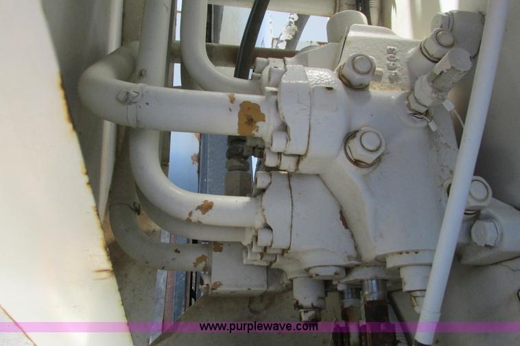 image for item G8357 P & H 122 Omega 100 series hydraulic crane