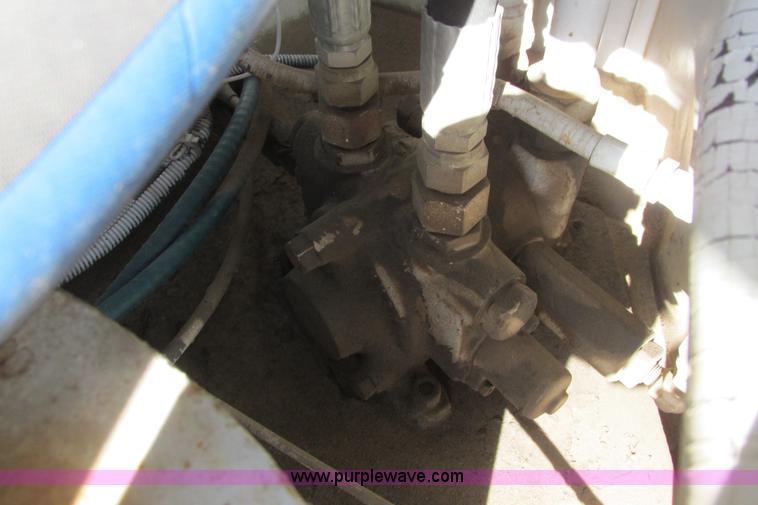 image for item G8357 P & H 122 Omega 100 series hydraulic crane