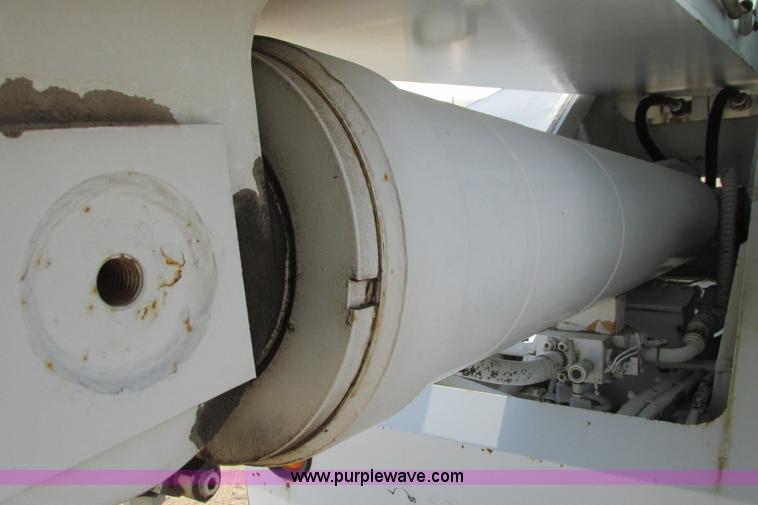 image for item G8357 P & H 122 Omega 100 series hydraulic crane