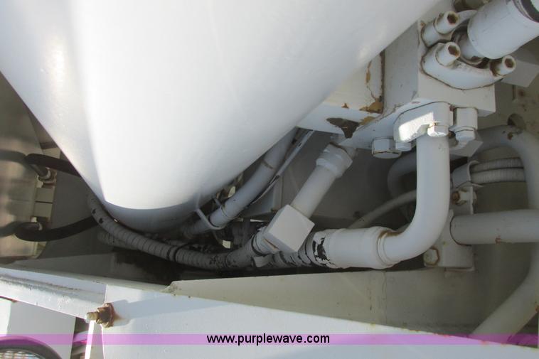 image for item G8357 P & H 122 Omega 100 series hydraulic crane