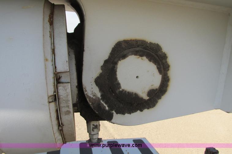 image for item G8357 P & H 122 Omega 100 series hydraulic crane