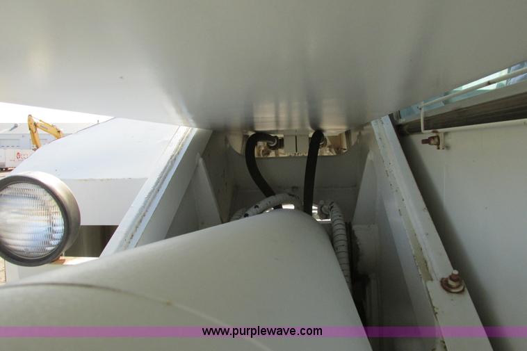 image for item G8357 P & H 122 Omega 100 series hydraulic crane