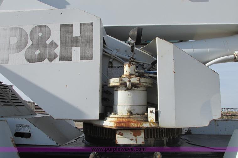 image for item G8357 P & H 122 Omega 100 series hydraulic crane