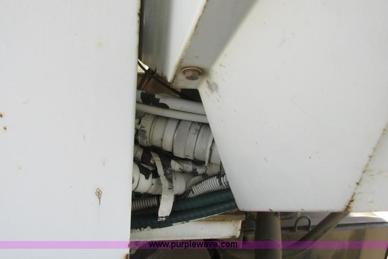 image for item G8357 P & H 122 Omega 100 series hydraulic crane