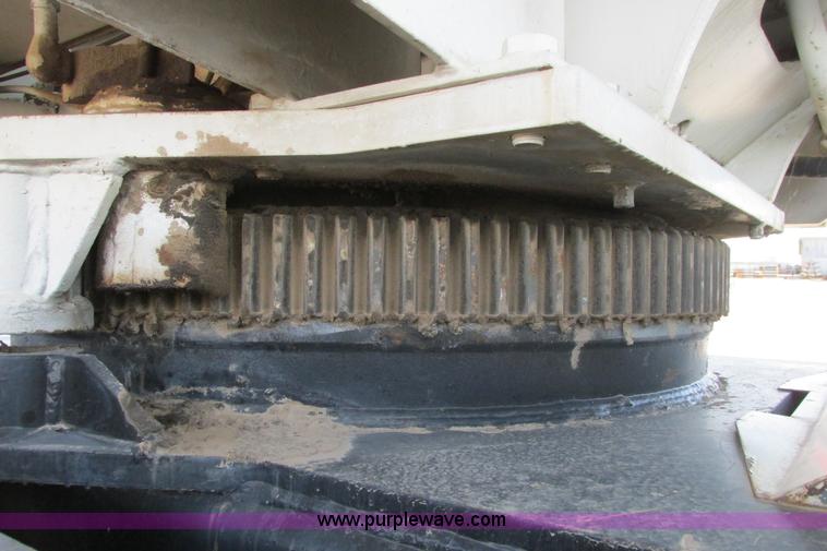 image for item G8357 P & H 122 Omega 100 series hydraulic crane