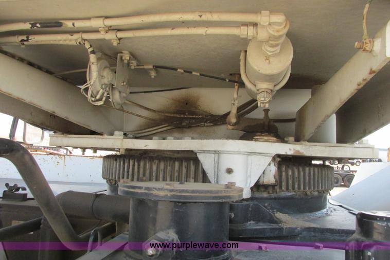 image for item G8357 P & H 122 Omega 100 series hydraulic crane