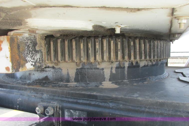 image for item G8357 P & H 122 Omega 100 series hydraulic crane