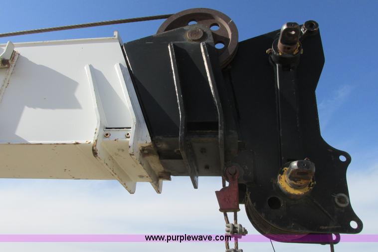 image for item G8357 P & H 122 Omega 100 series hydraulic crane