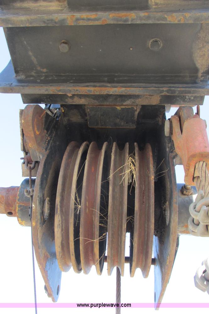 image for item G8357 P & H 122 Omega 100 series hydraulic crane