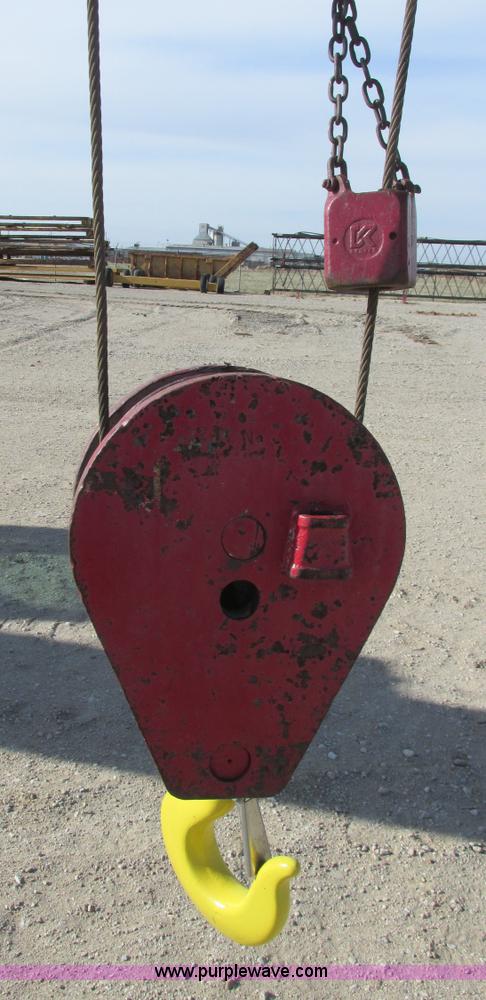 image for item G8357 P & H 122 Omega 100 series hydraulic crane