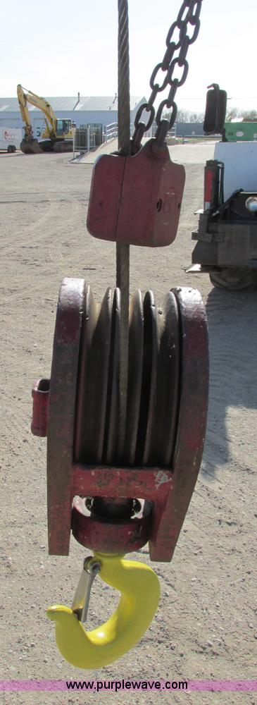 image for item G8357 P & H 122 Omega 100 series hydraulic crane