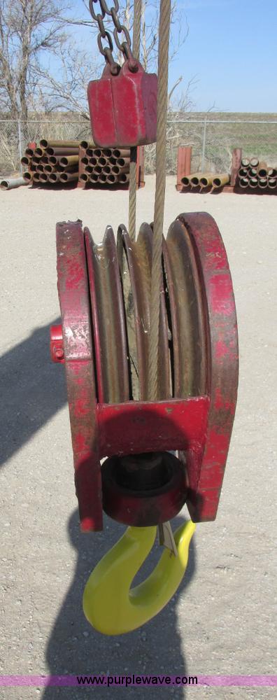 image for item G8357 P & H 122 Omega 100 series hydraulic crane