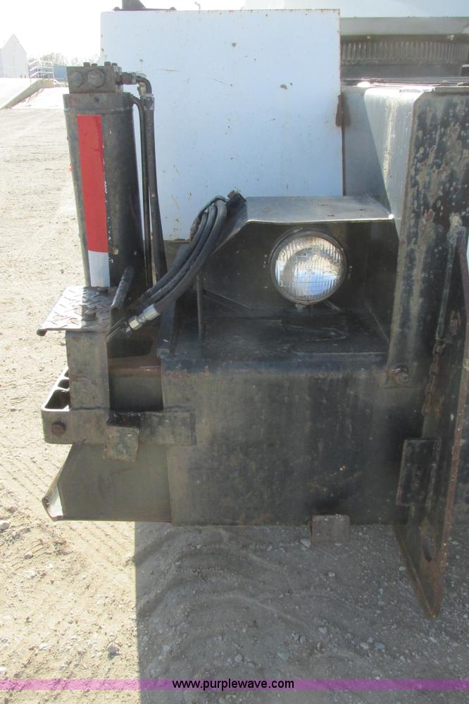 image for item G8357 P & H 122 Omega 100 series hydraulic crane