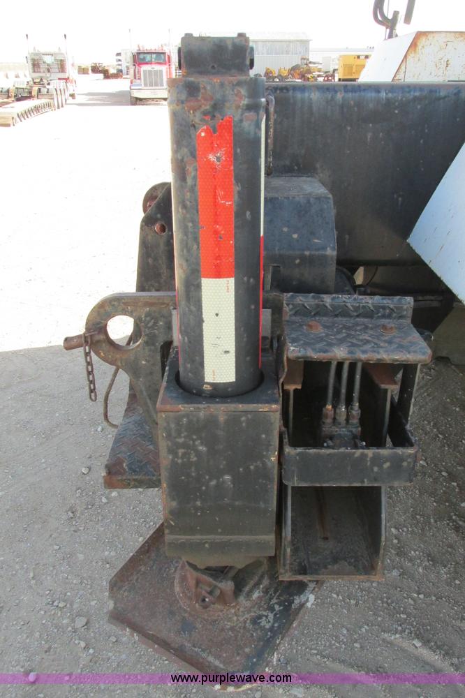 image for item G8357 P & H 122 Omega 100 series hydraulic crane