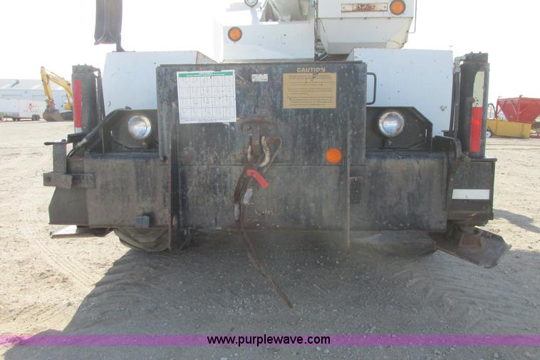 image for item G8357 P & H 122 Omega 100 series hydraulic crane