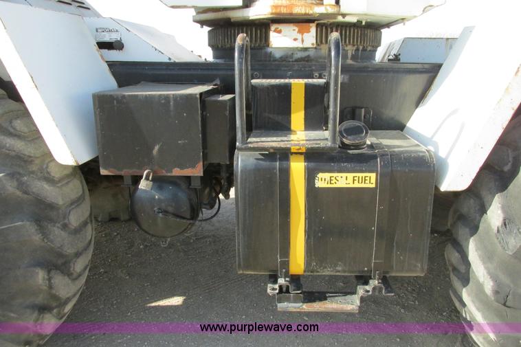 image for item G8357 P & H 122 Omega 100 series hydraulic crane