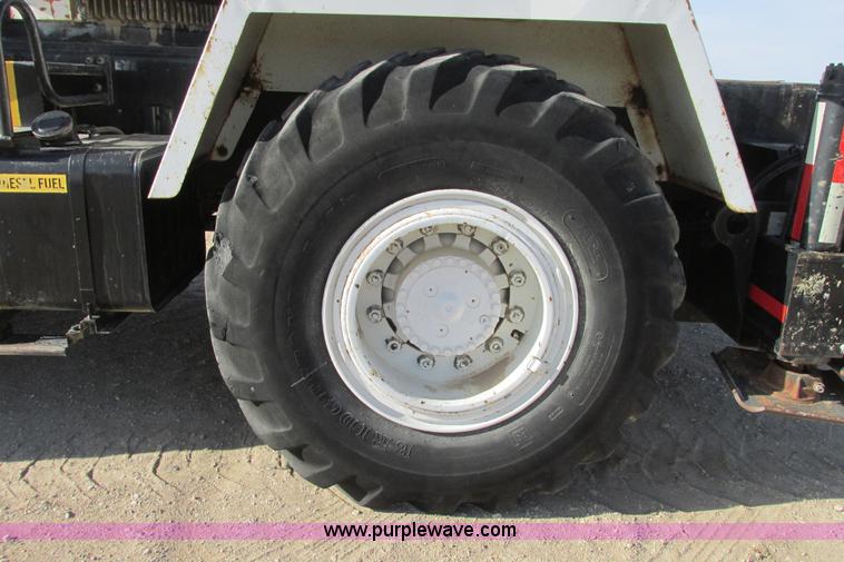 image for item G8357 P & H 122 Omega 100 series hydraulic crane