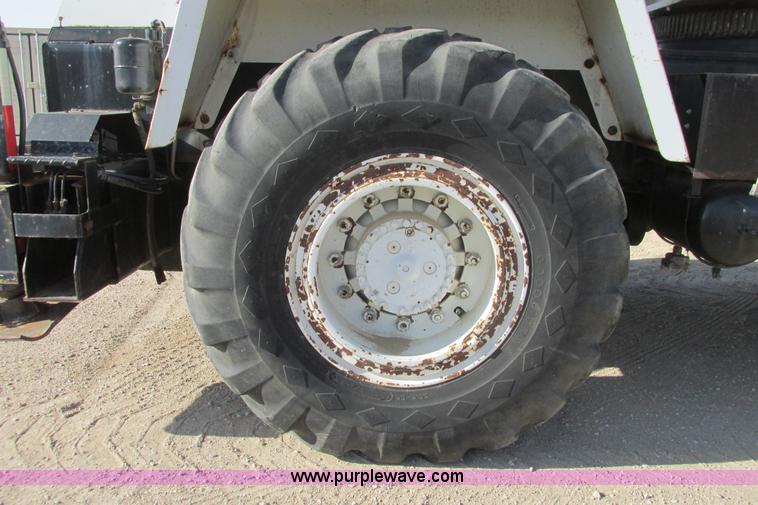 image for item G8357 P & H 122 Omega 100 series hydraulic crane