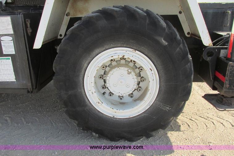 image for item G8357 P & H 122 Omega 100 series hydraulic crane