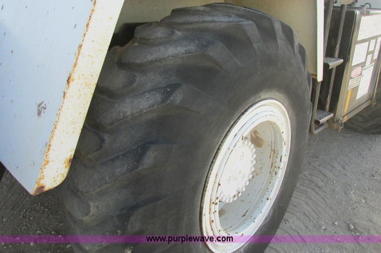 image for item G8357 P & H 122 Omega 100 series hydraulic crane