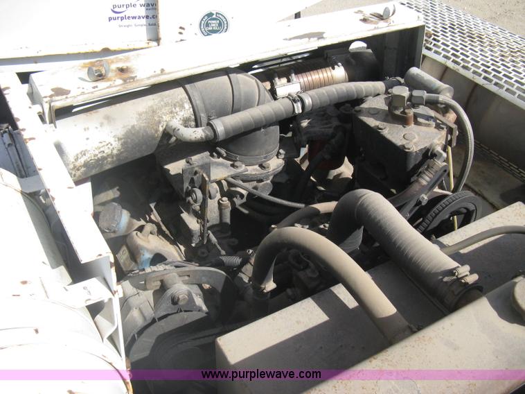 image for item G8357 P & H 122 Omega 100 series hydraulic crane