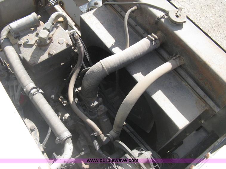 image for item G8357 P & H 122 Omega 100 series hydraulic crane