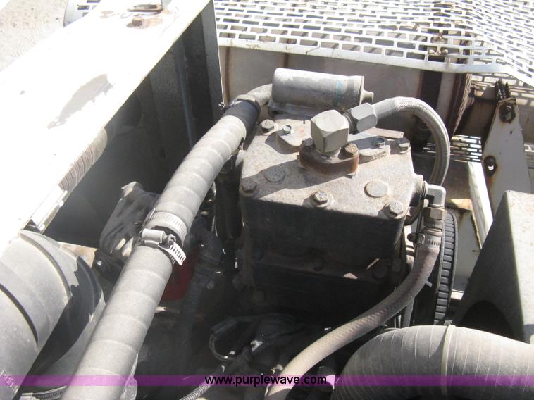 image for item G8357 P & H 122 Omega 100 series hydraulic crane