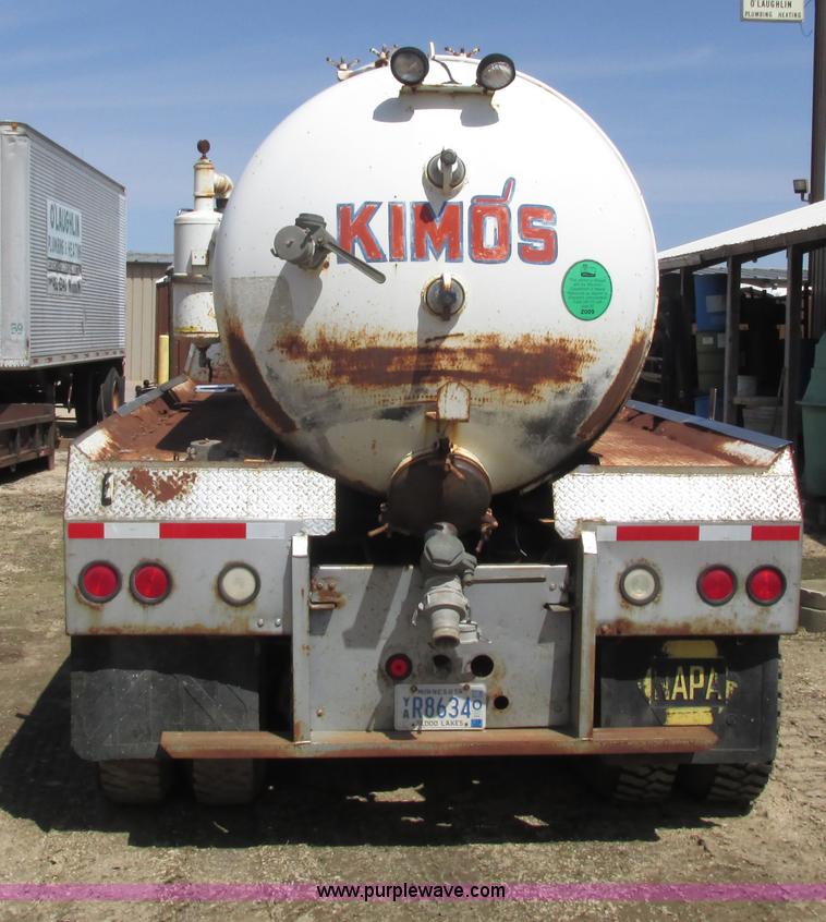 image for item G8769 1990 Ford LNT8000 vacuum truck