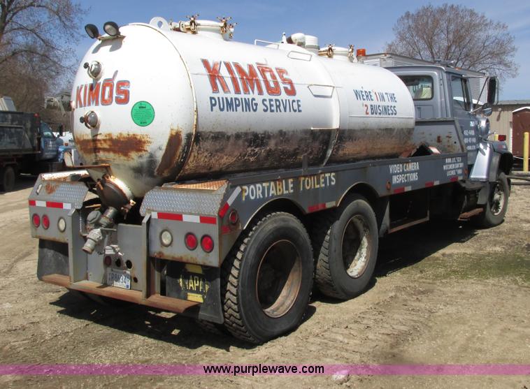 image for item G8769 1990 Ford LNT8000 vacuum truck