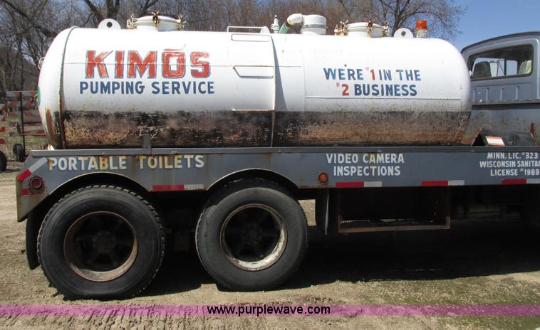 image for item G8769 1990 Ford LNT8000 vacuum truck