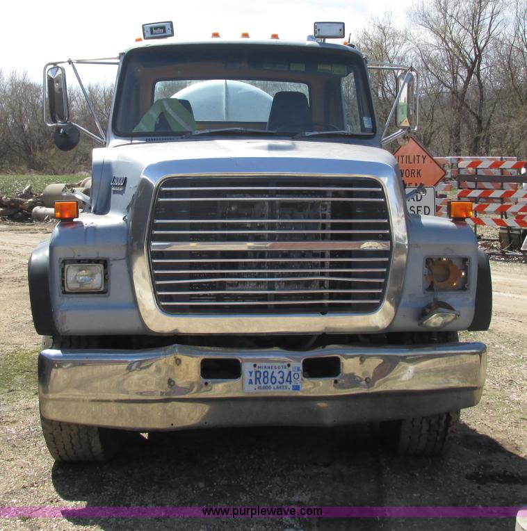 image for item G8769 1990 Ford LNT8000 vacuum truck