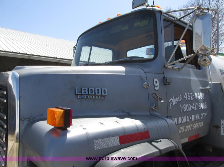 image for item G8769 1990 Ford LNT8000 vacuum truck