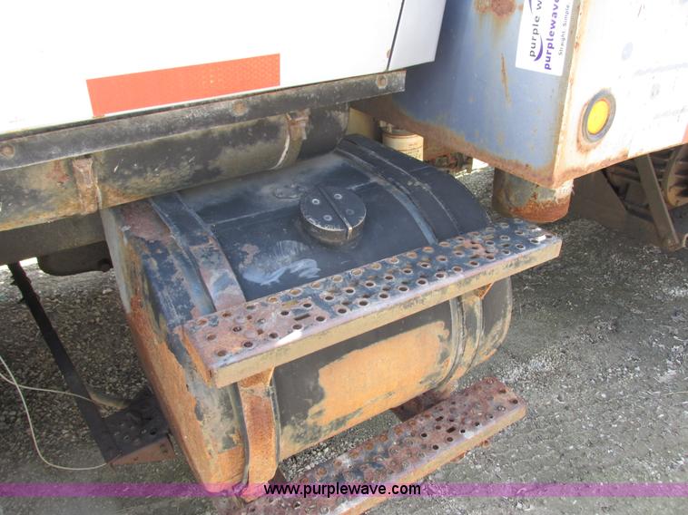 image for item G8769 1990 Ford LNT8000 vacuum truck