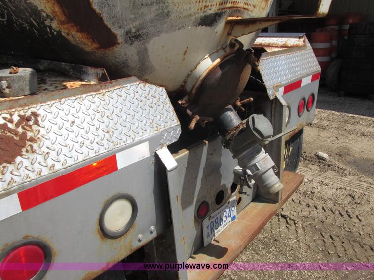 image for item G8769 1990 Ford LNT8000 vacuum truck