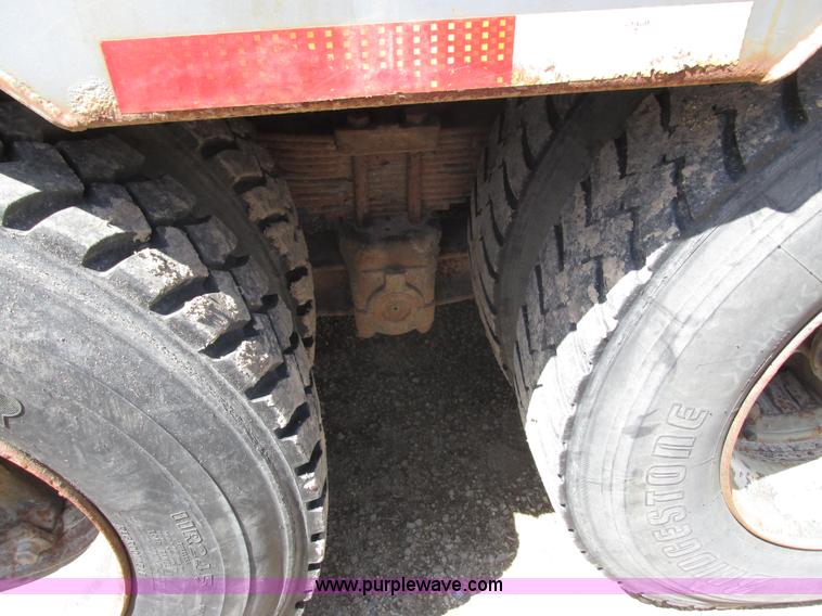 image for item G8769 1990 Ford LNT8000 vacuum truck