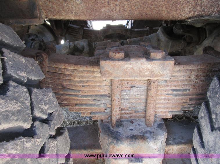 image for item G8769 1990 Ford LNT8000 vacuum truck