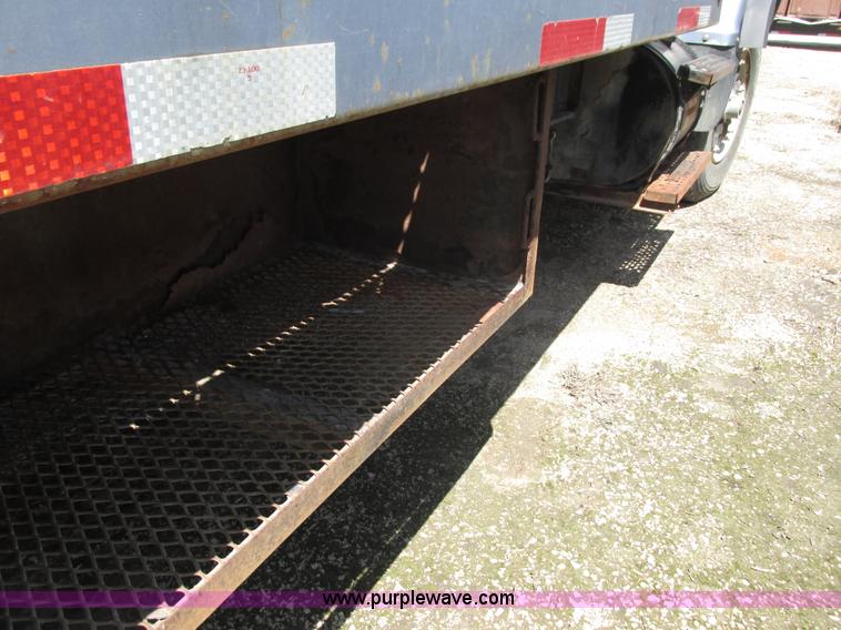 image for item G8769 1990 Ford LNT8000 vacuum truck