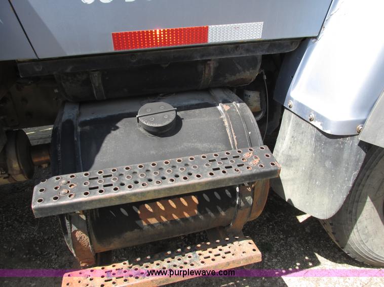 image for item G8769 1990 Ford LNT8000 vacuum truck