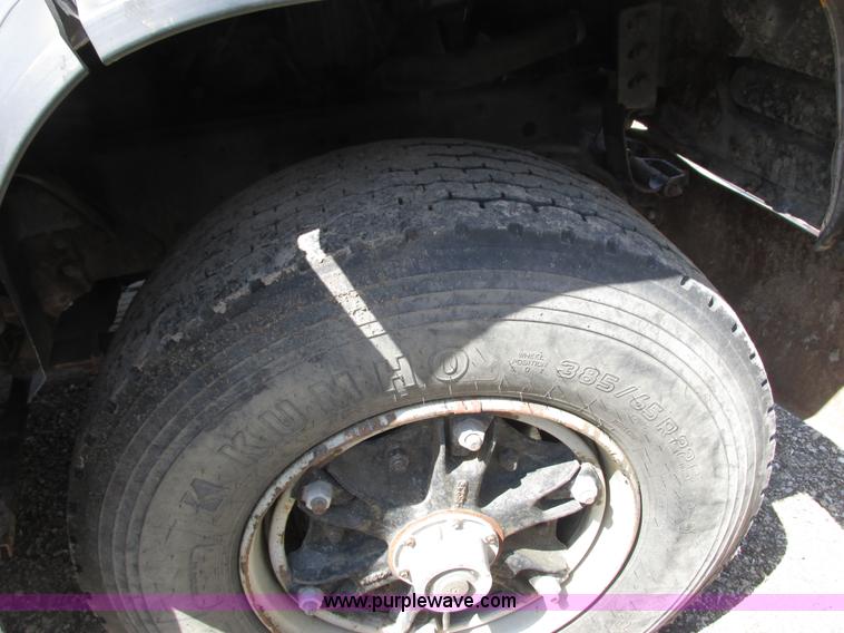 image for item G8769 1990 Ford LNT8000 vacuum truck